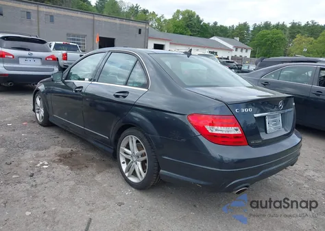 2014 Mercedes-Benz C 300 Luxury 4Matic/Sport 4Matic z USA, uszkodzony, nr VIN WDDGF8AB2EA937399